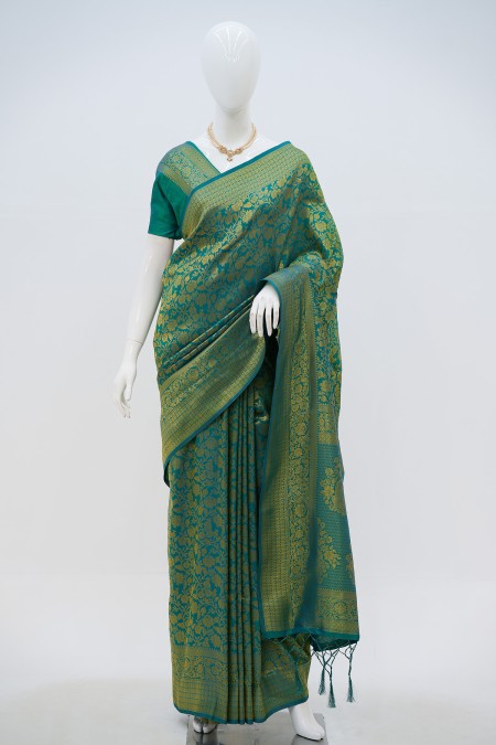 Green Soft Silk Kanchipuram Saree in Ban...